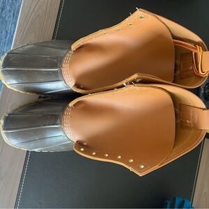 NEW MENS LLBEAN boot size 12 never worn. Laces inside never laced up
